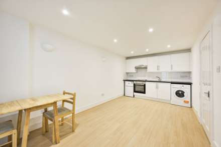 Robinson Road London, Colliers Wood, Image 3