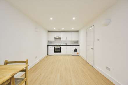 Robinson Road London, Colliers Wood, Image 4