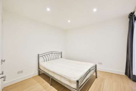 Robinson Road London, Colliers Wood, Image 7