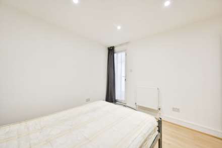 Robinson Road London, Colliers Wood, Image 8