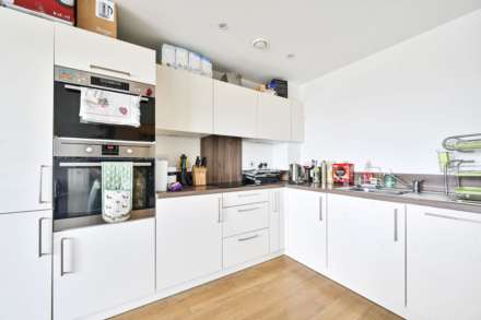 Hannaford Walk, Tower Hamlets, E3, London, Image 3