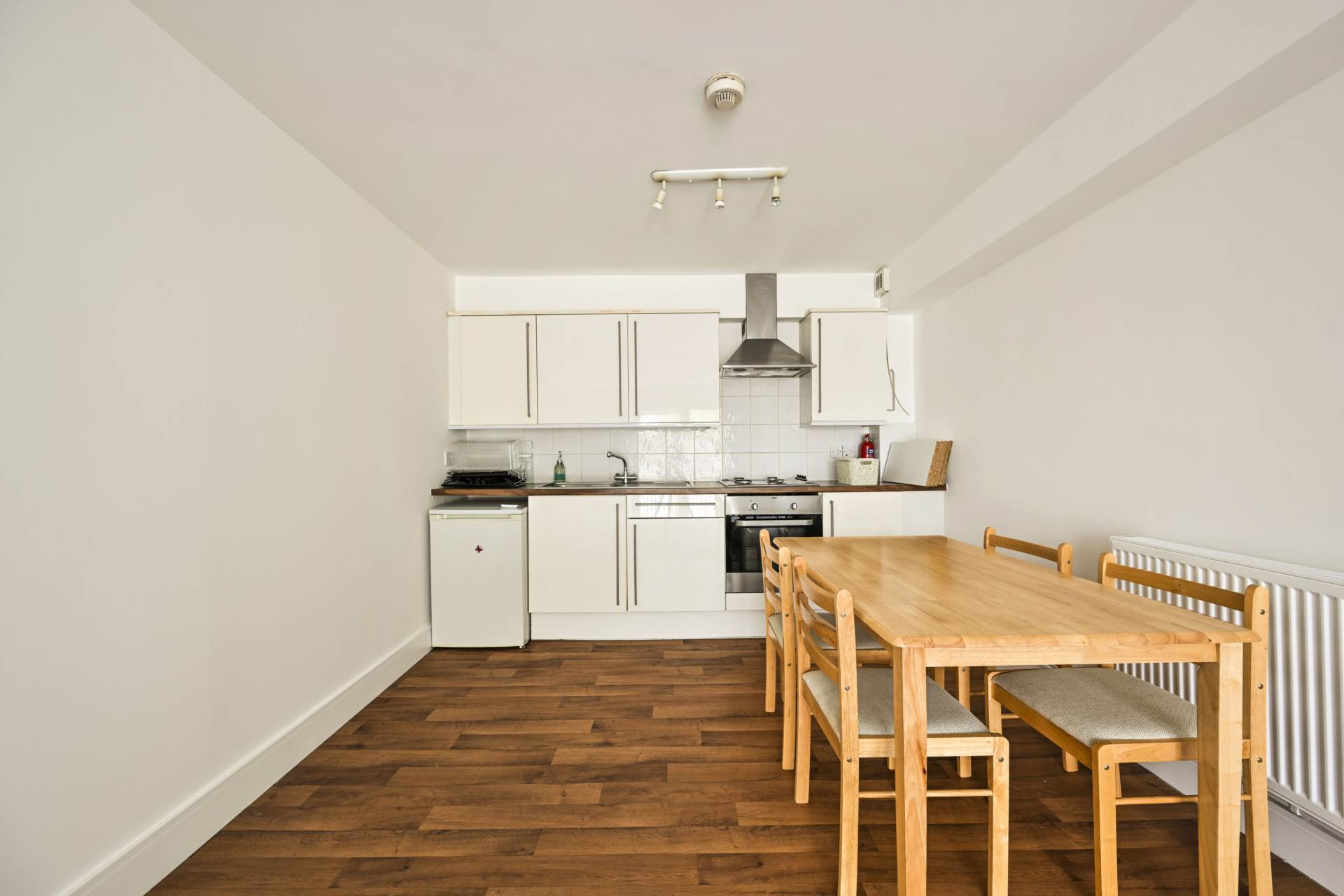 Robinson Road London, Colliers Wood, Image 7