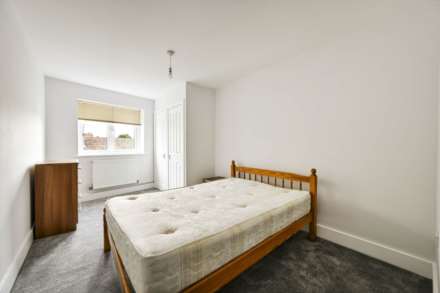 Robinson Road London, Colliers Wood, Image 2