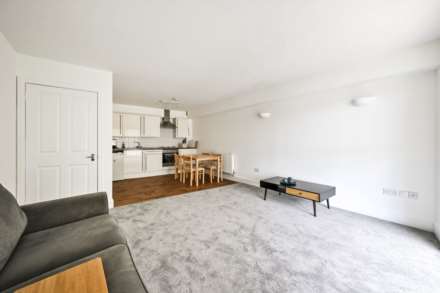 Robinson Road London, Colliers Wood, Image 6
