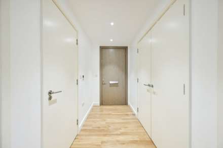 Gauging Square,Tower Bridge / St Katharine Docks, E1W, London, Image 7