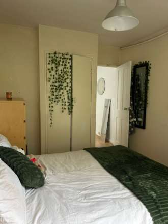 Hayward Gardens, Putney SW15, London, Image 2