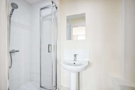 Robinson Road London, Colliers Wood, London, SW17, Image 7