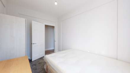 2 Bedroom Flat, The Broadway, South Wimbledon