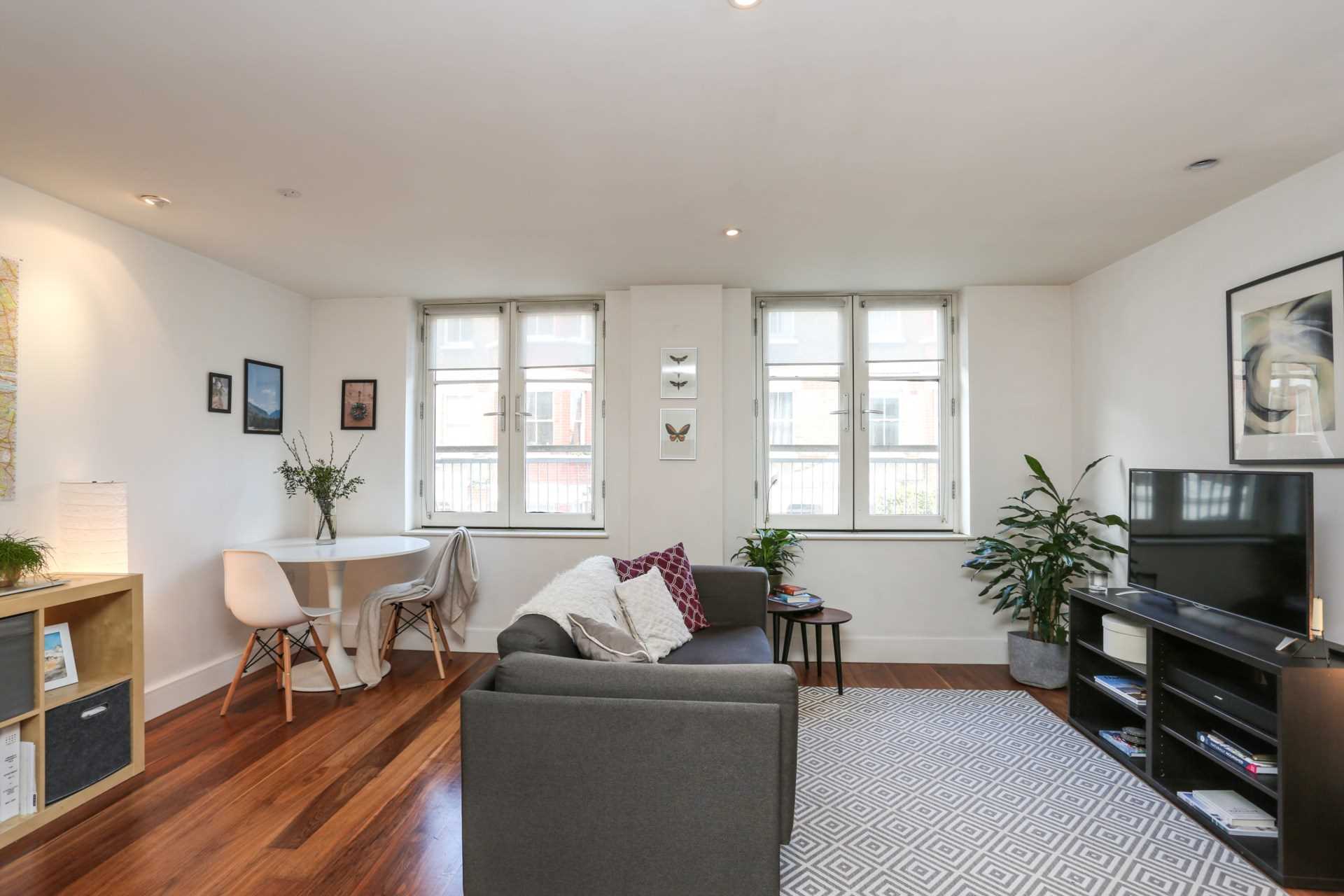BROMELLS ROAD, CLAPHAM COMMON SW4, london, Image 2