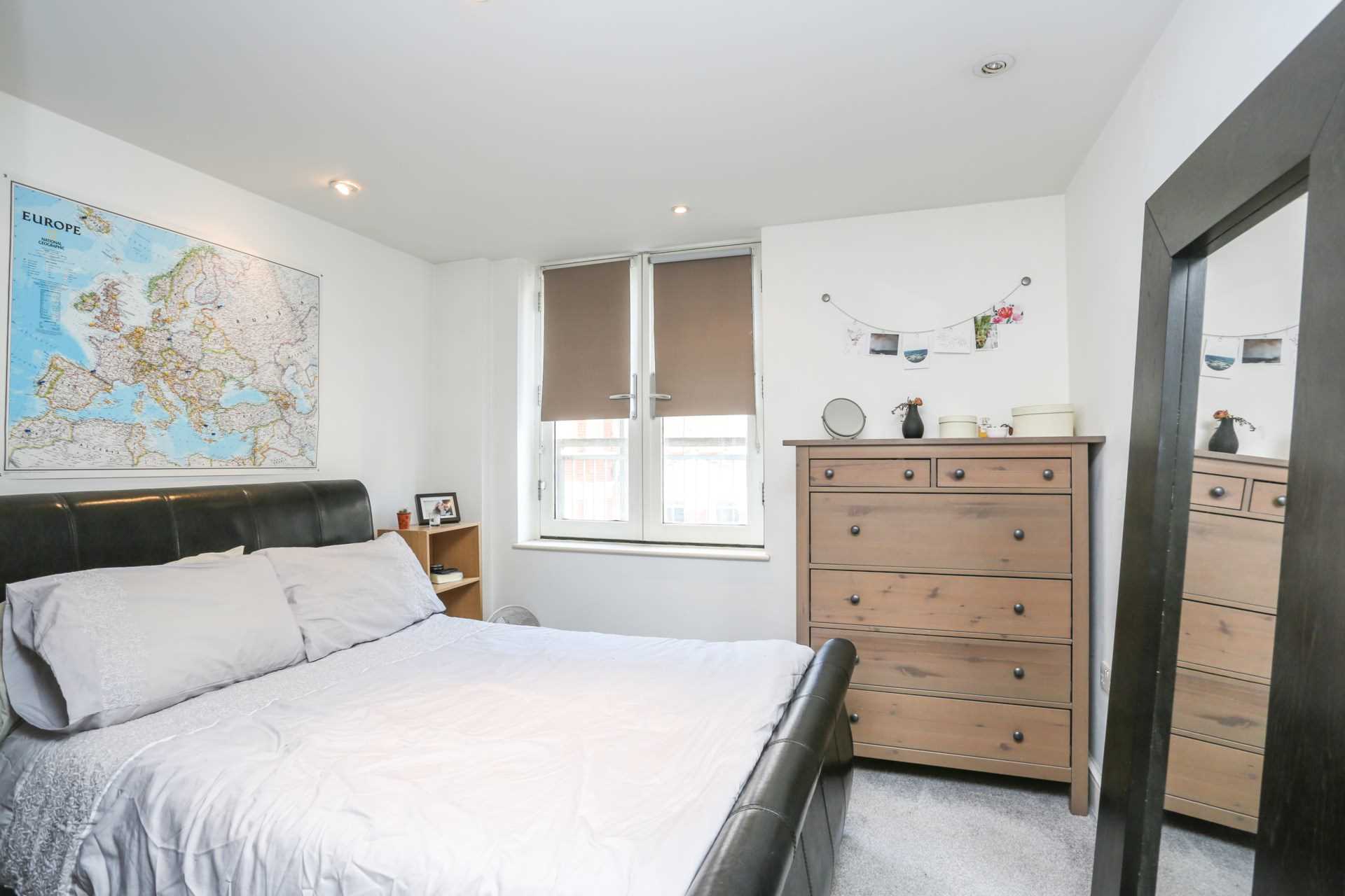 BROMELLS ROAD, CLAPHAM COMMON SW4, london, Image 3