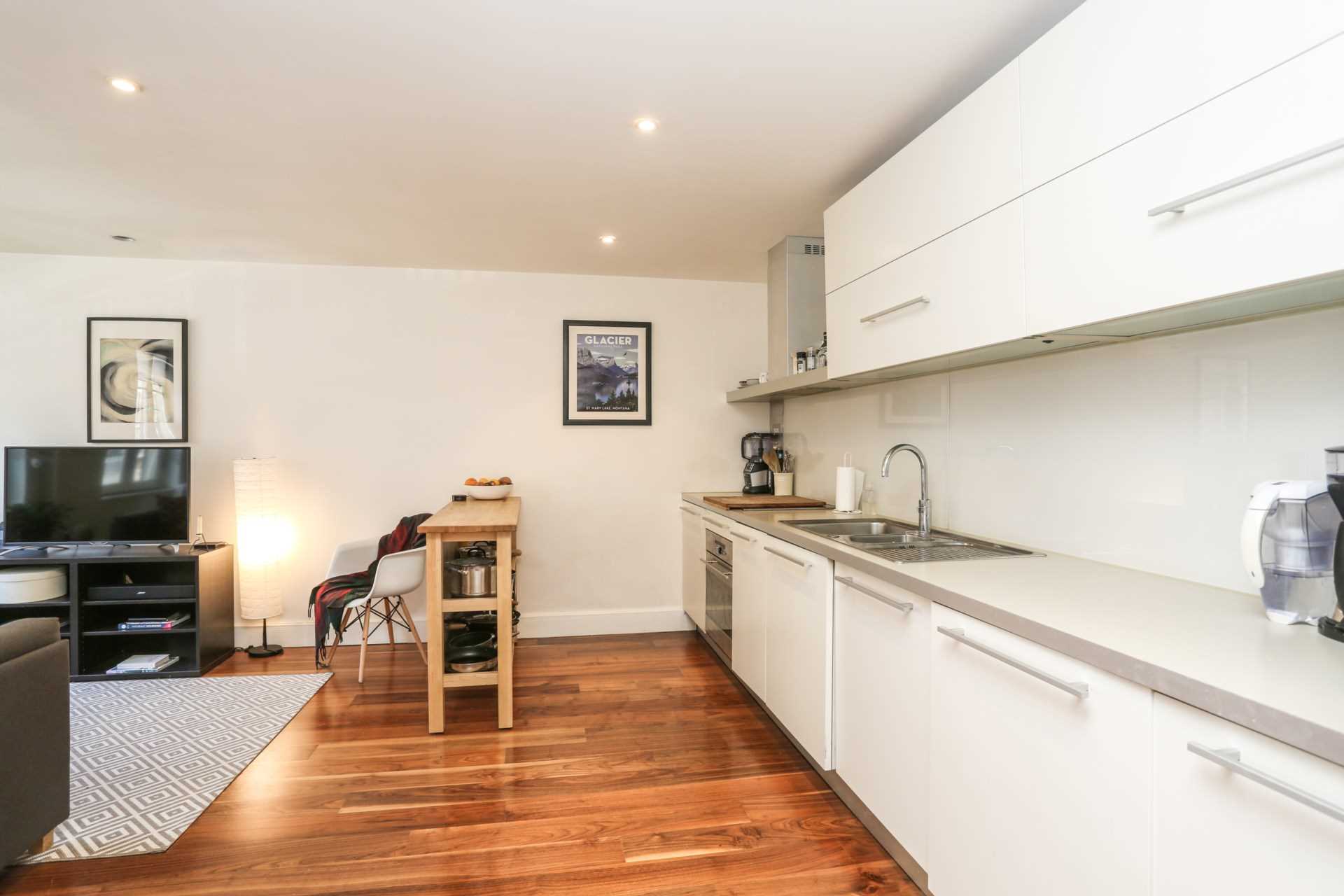 BROMELLS ROAD, CLAPHAM COMMON SW4, london, Image 4