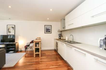BROMELLS ROAD, CLAPHAM COMMON SW4, london, Image 4