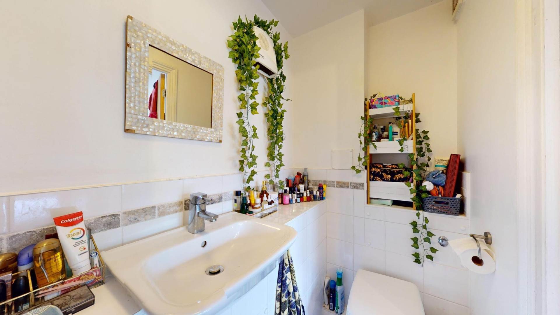 Balham High Road, London, SW17, Image 15