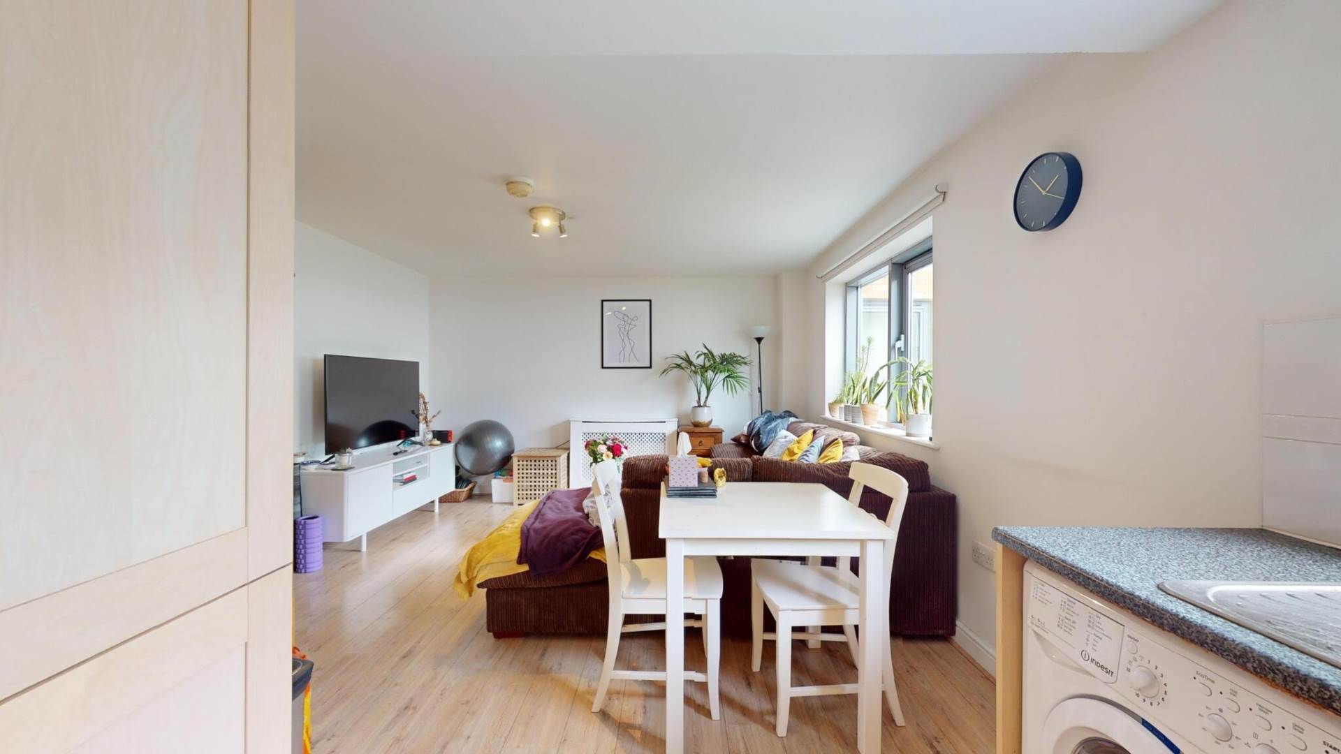 Balham High Road, London, SW17, Image 6