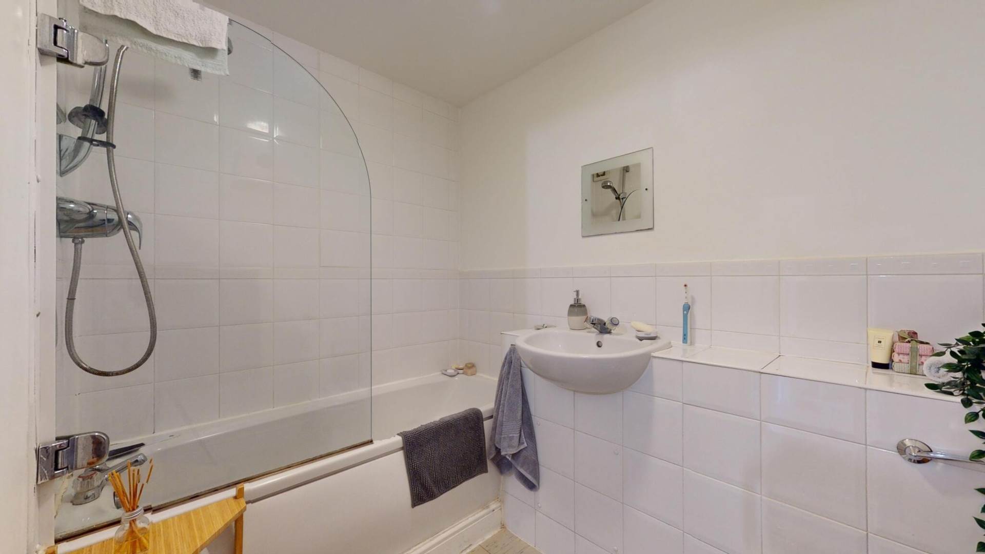 Balham High Road, London, SW17, Image 9