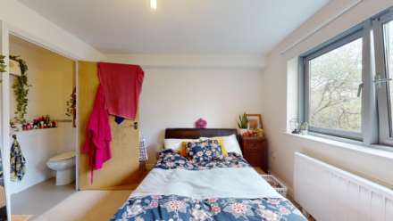 Balham High Road, London, SW17, Image 5