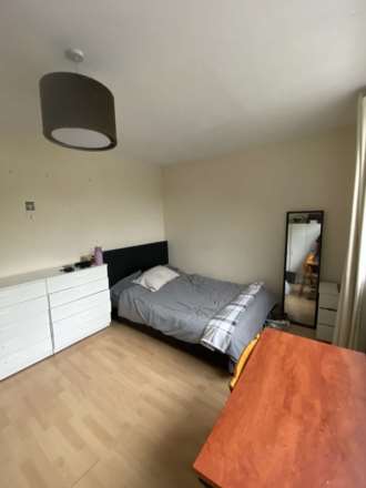 1 Bedroom Room (Double), Hayward Gardens, London