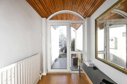 Howards Lane, Putney, Image 2