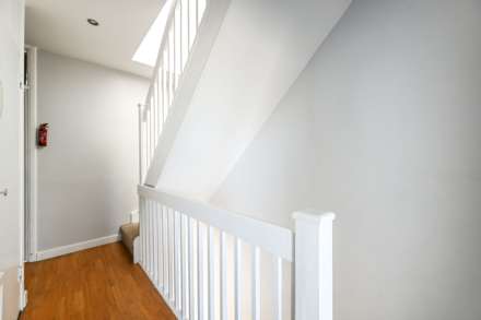 Howards Lane, Putney, Image 3