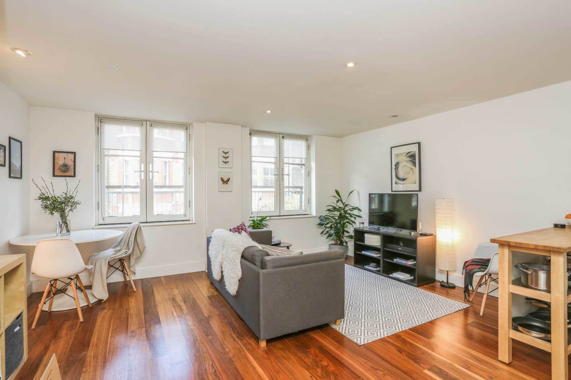 BROMELLS ROAD, CLAPHAM COMMON SW4, Image 2