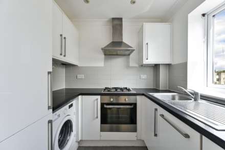 Woodbury Close, Croydon, Image 4