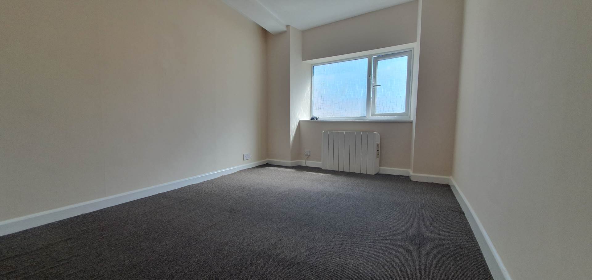 Holyrood Street, Chard, Image 4