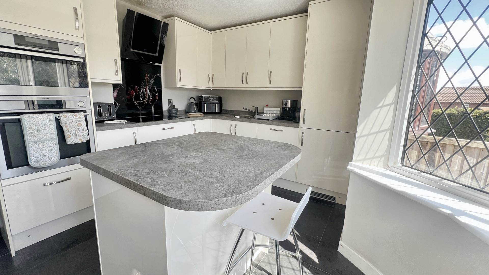 Beasely Court, Chard, Image 9