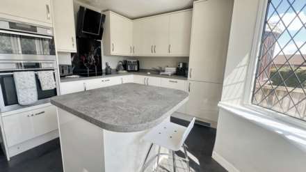 Beasely Court, Chard, Image 9