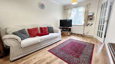 Bryer Close, Chard, Image 2