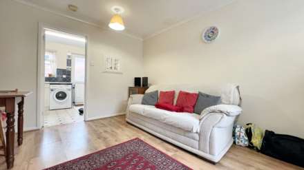 Bryer Close, Chard, Image 3