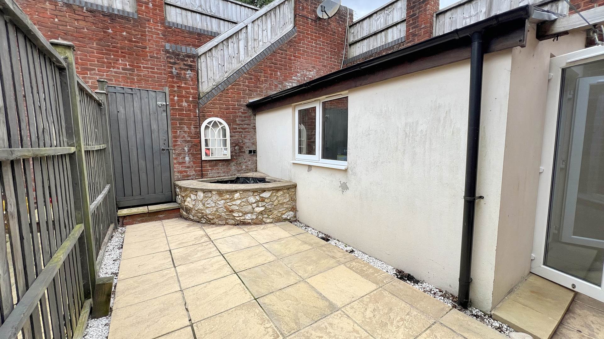 Darcis Row, Chard, Image 16