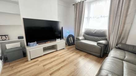 Coronation Street, Chard, Image 2