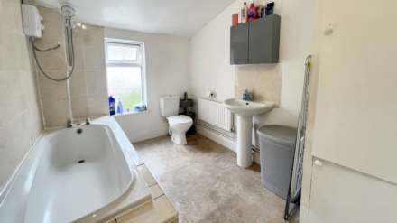 Coronation Street, Chard, Image 8