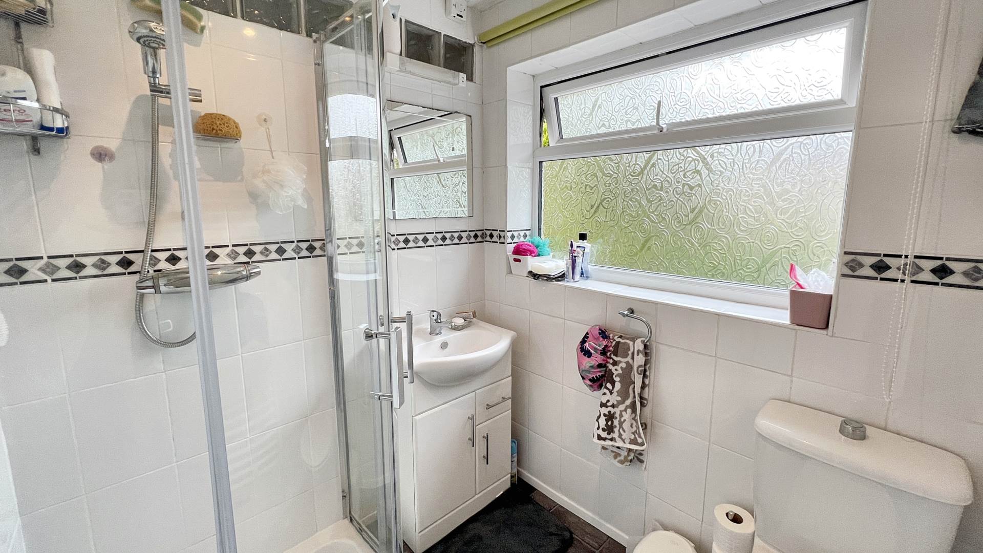 Furnham Crescent, Chard, Image 17