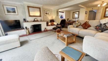 Furnham Crescent, Chard, Image 2