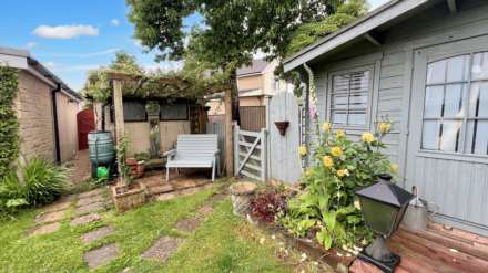 Furnham Crescent, Chard, Image 23