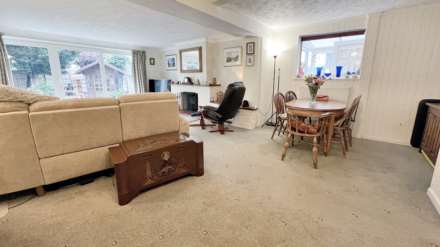 Furnham Crescent, Chard, Image 4
