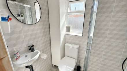 Furnham Close, Chard, Image 14