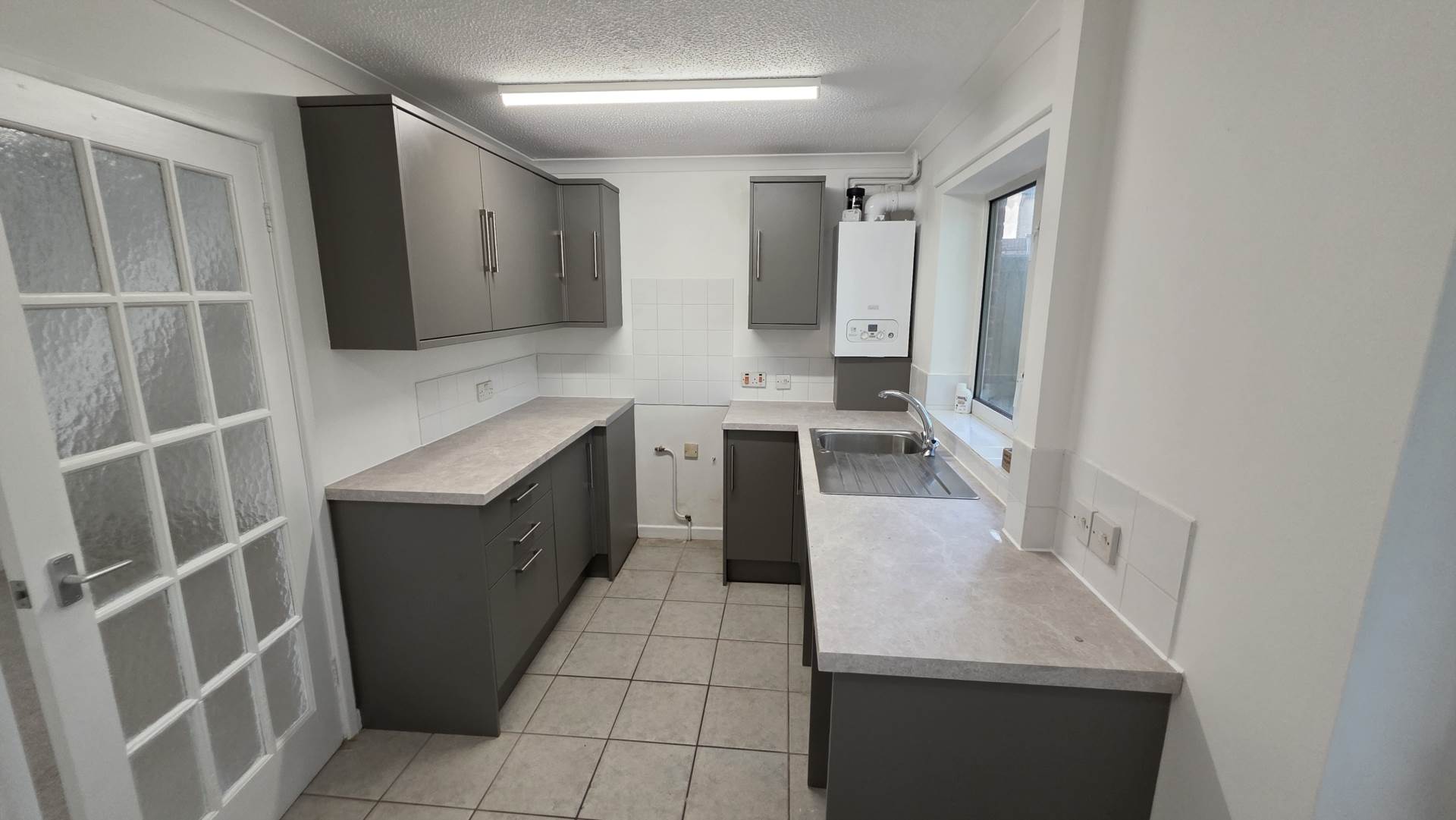 Crib Close, Chard, Image 4