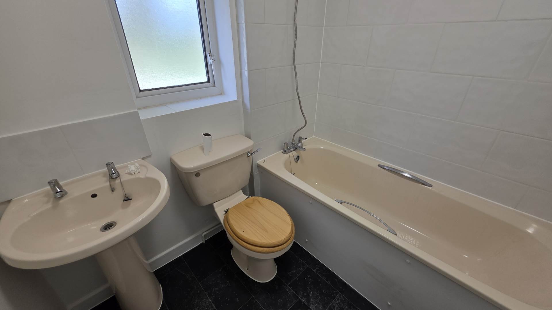 Crib Close, Chard, Image 8