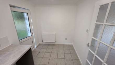 Crib Close, Chard, Image 5