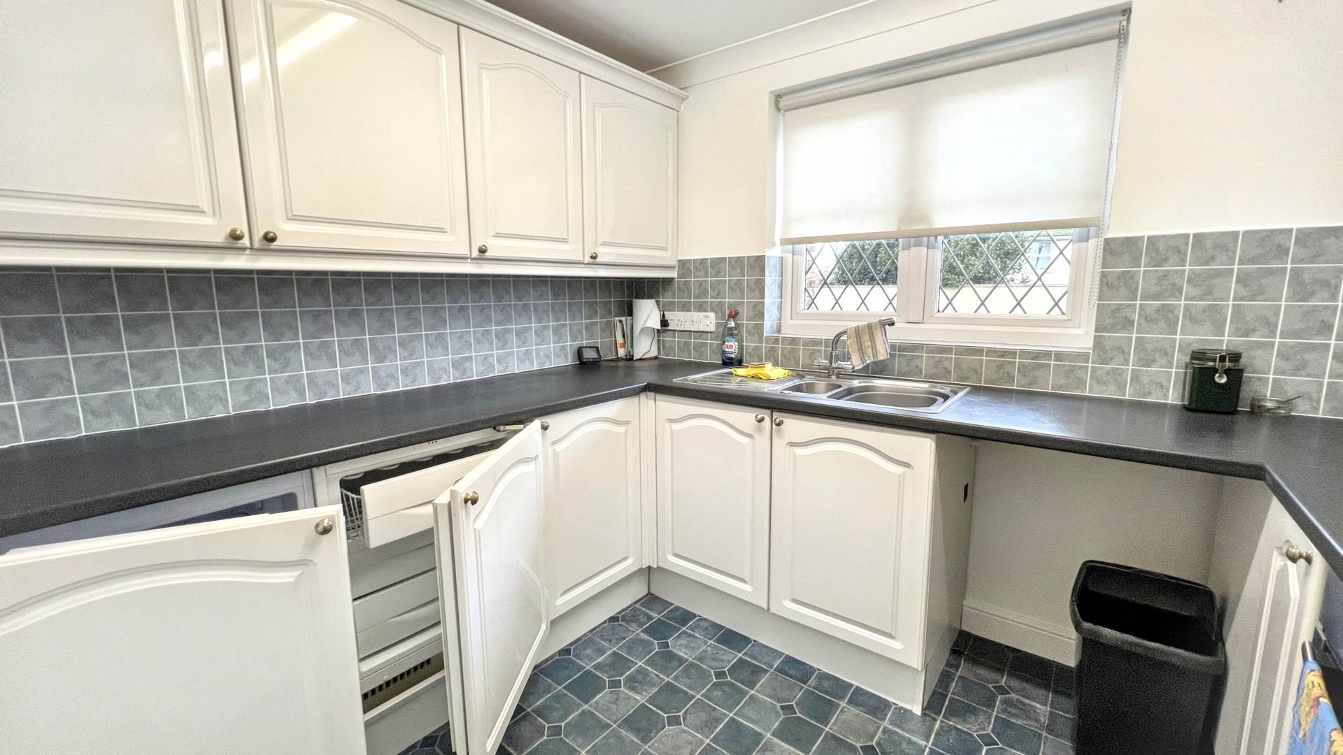 Vine House Gardens, Chard, Image 5