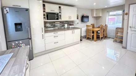 Bubwith Close, Chard, Image 2