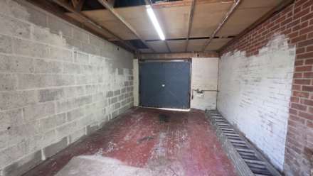 Beasley Court, Chard, Image 14