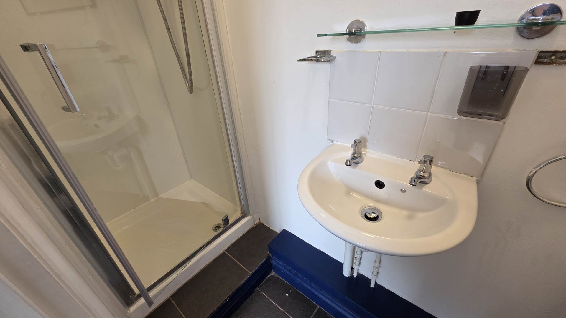 Holyrood Street, Image 7