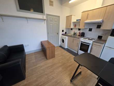 Holyrood Street, Chard, Image 3