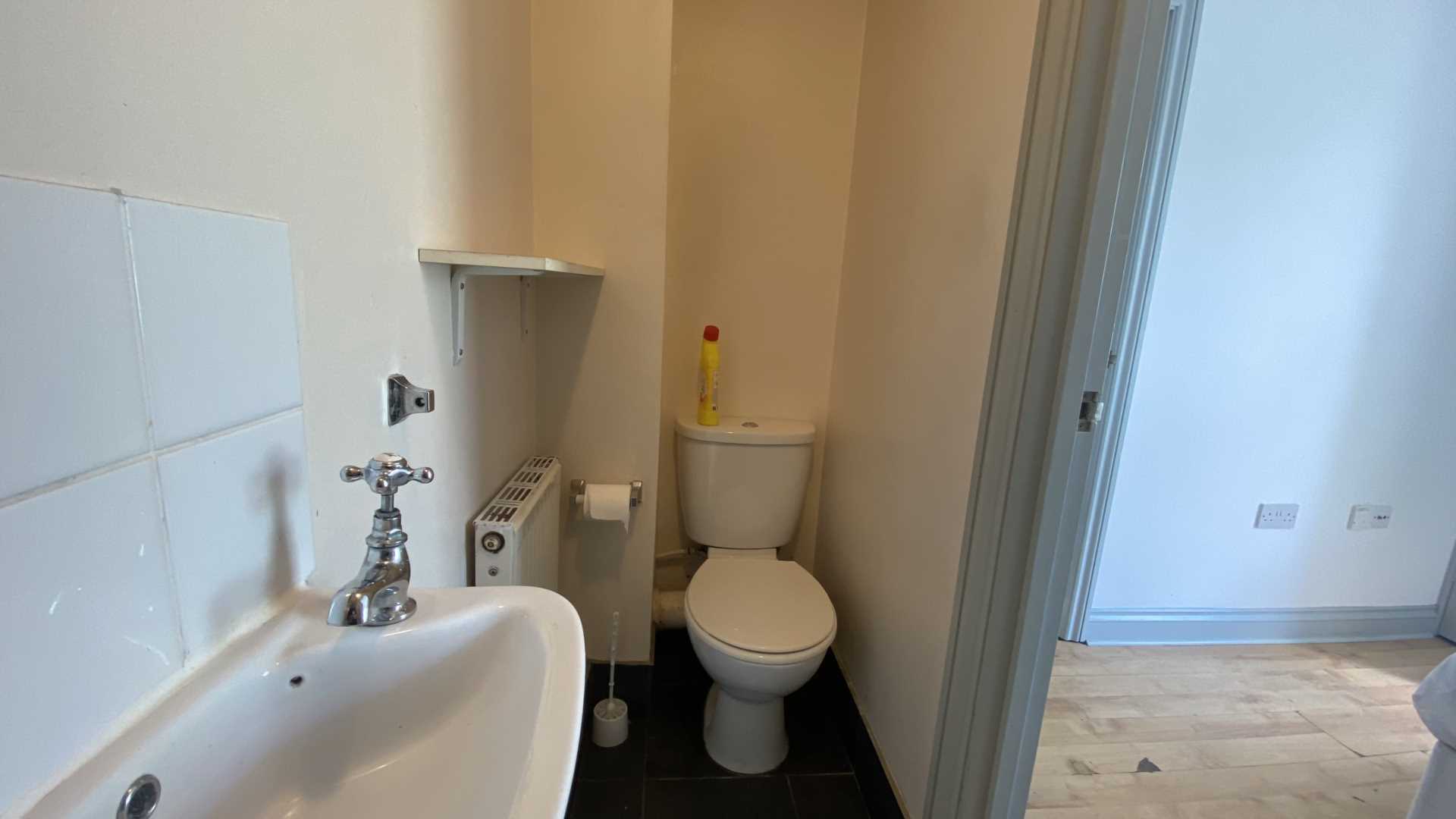 Holyrood Street, Chard, Image 6