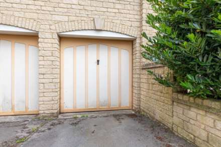 Gardner Close, Chalford, Image 8