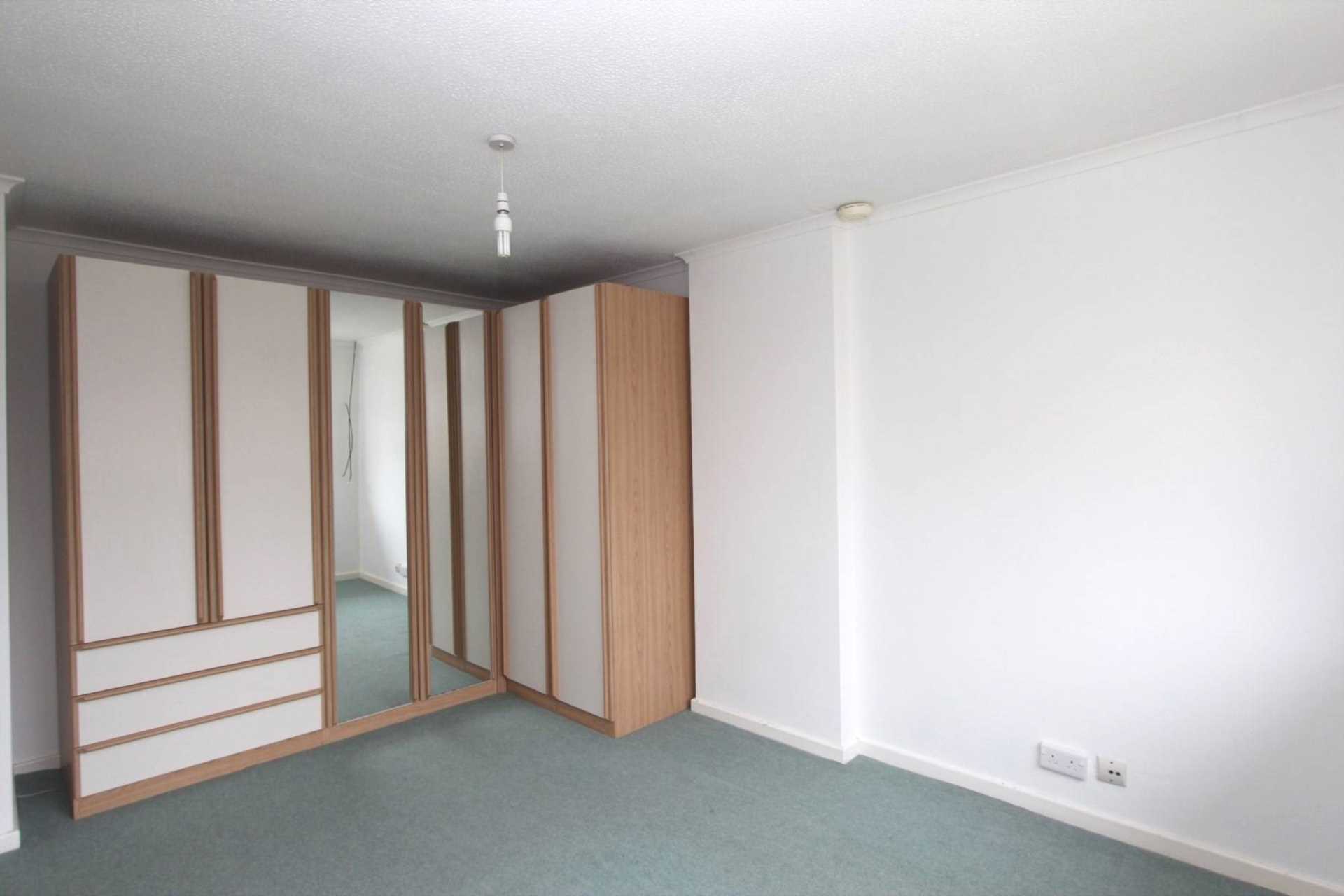 Berkeley Close, Cashes Green, Image 9