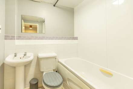 Hawk Close, Chalford, Stroud, Image 10